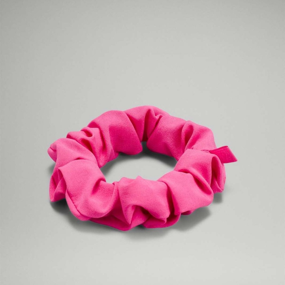 NWT lululemon Uplifting Scrunchie in Sonic Pink SNCP O/S One Size